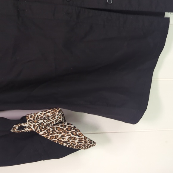 ❤️5/$25 Rebecca Malone Black Shirt with Leopard Trim - Picture 2 of 3